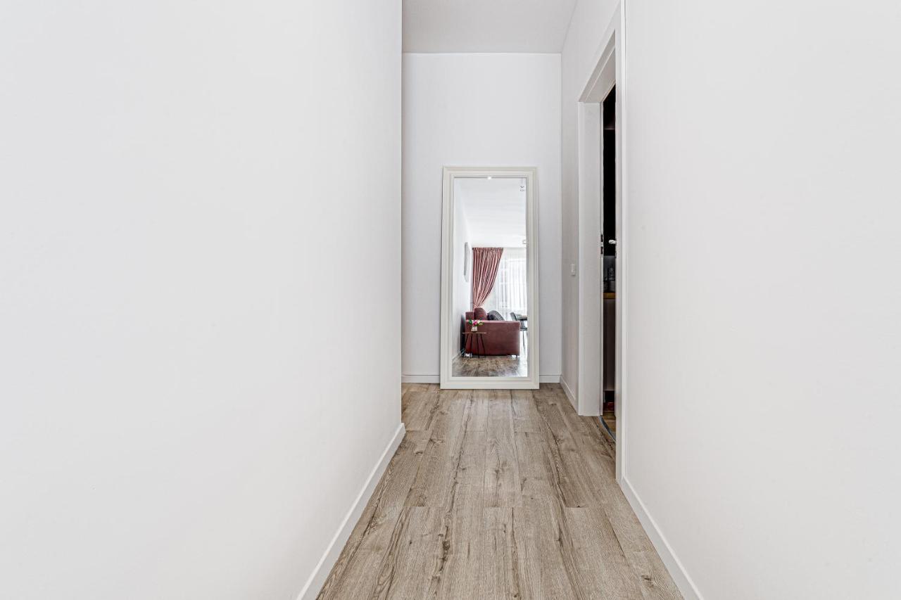 Elegant Apartment Near Afi & Atrium Mall Arad Exterior photo